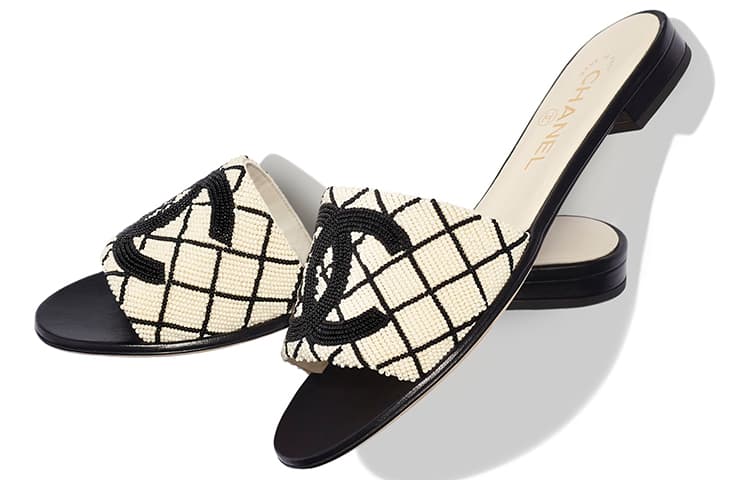 Шлепанцы CHANEL женские черные белые