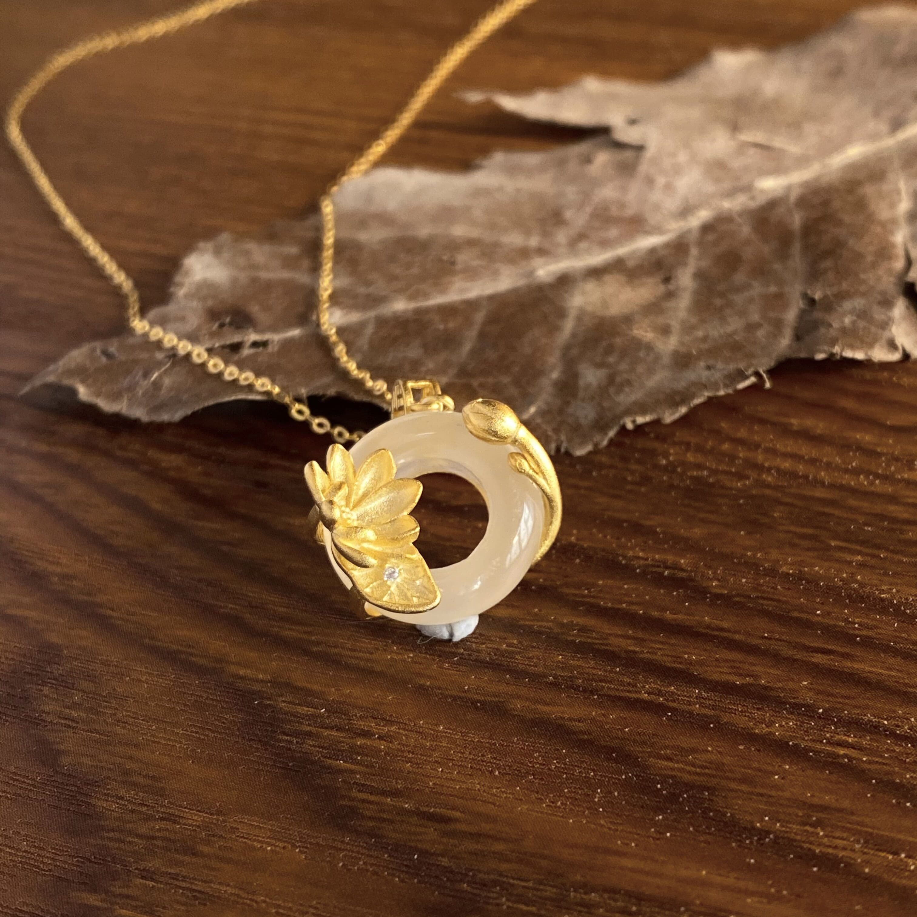 Женские ожерелья из нефрита с халцедоном Jin Ruibang