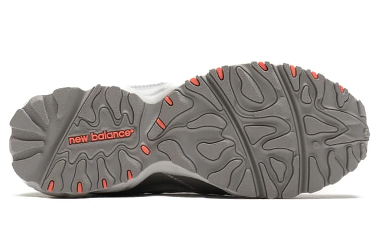 Женские кроссовки New Balance NB 703 серебристо-серые