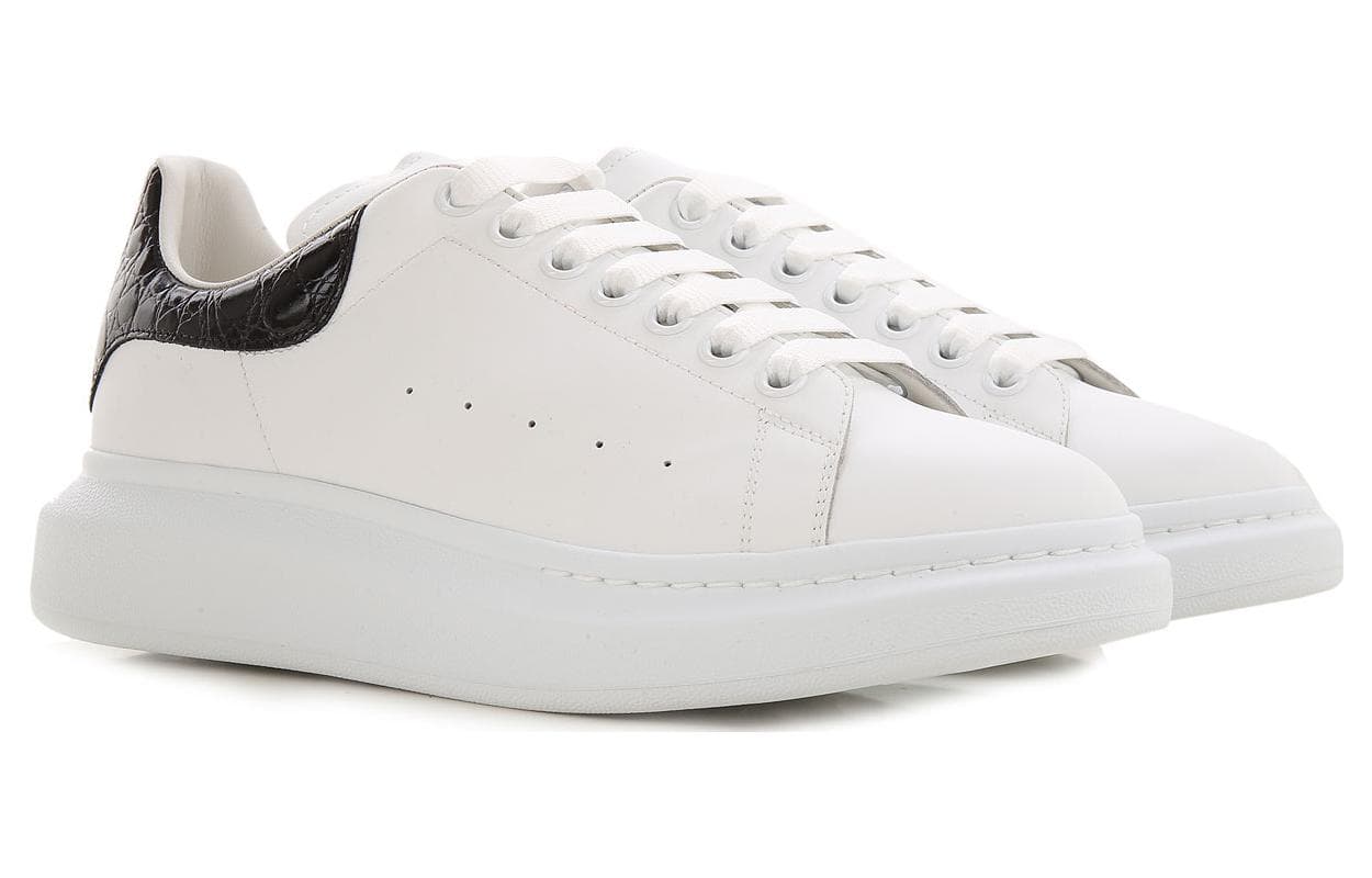 Оверсайз-кроссовки Alexander McQueen «Черный крокодил»