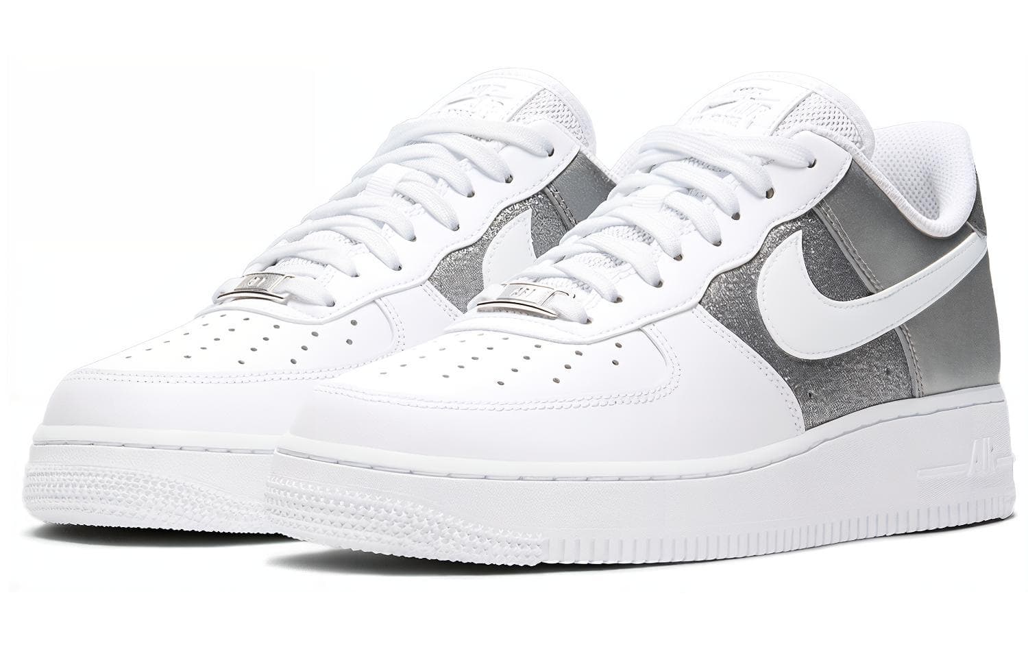 Женские кроссовки Nike Air Force 1 Low 07 белый металлик серебристый