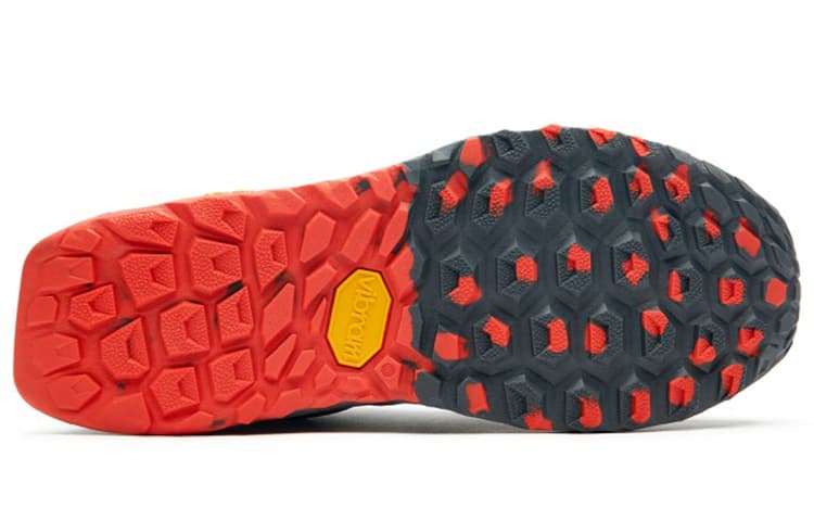 New Balance Fresh Foam Hierro V6 «Черный Красный»