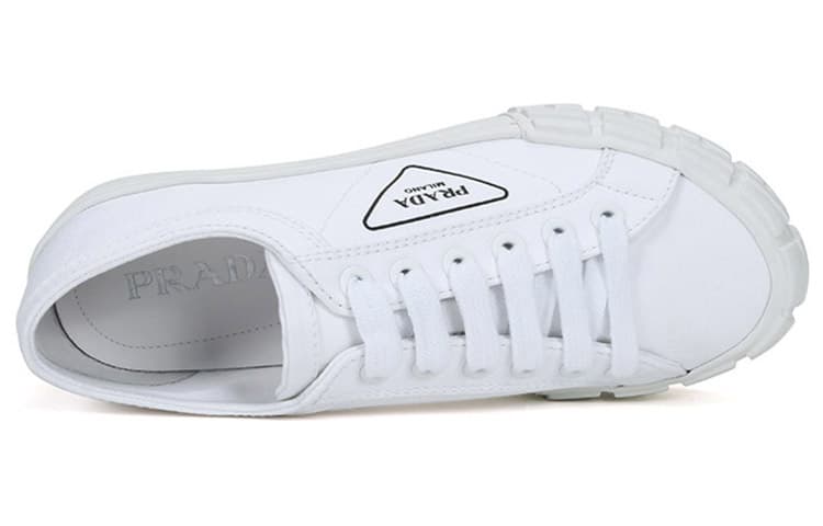 PRADA Низкие парусиновые туфли мужские белые