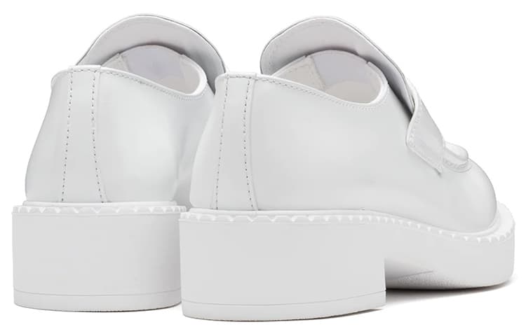 PRADA Лоферы женские белые