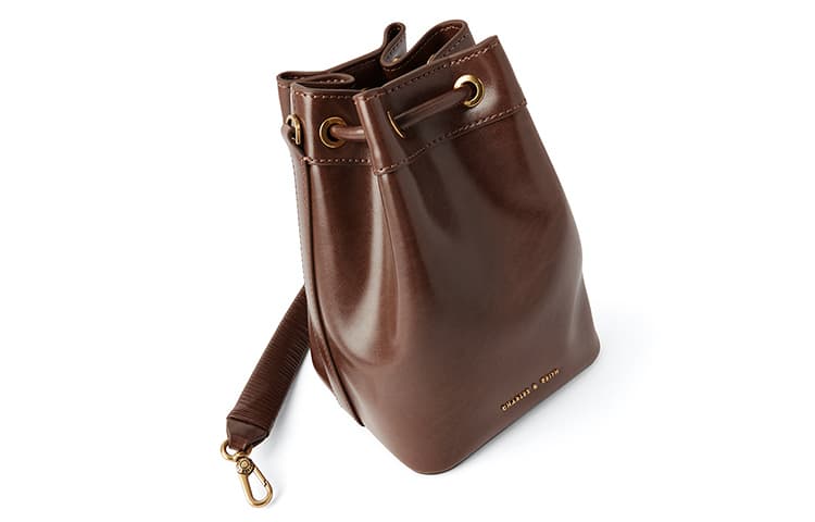 Сумка-мешок CHARLES&KEITH из полиуретана, сумка через плечо, обычная женская, разноцветная