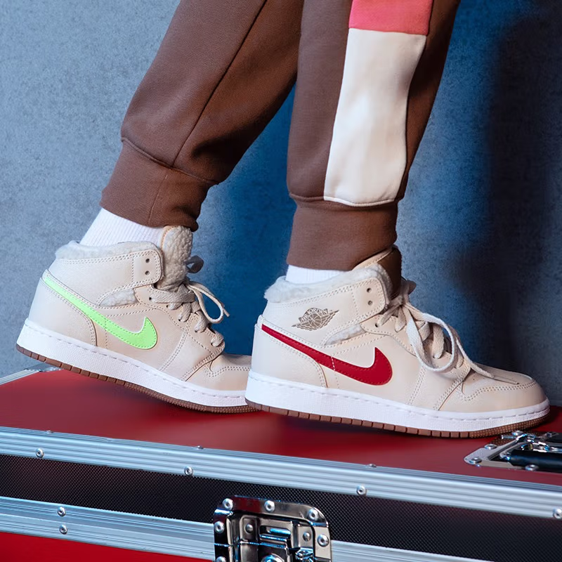 Флисовые кроссовки Jordan 1 Mid Utility Pearl White GS