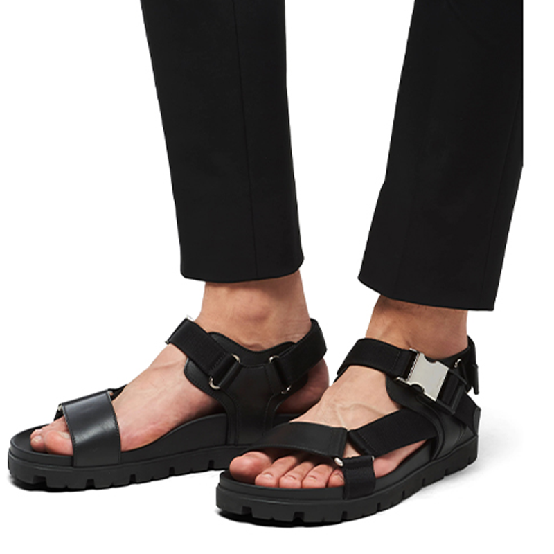 Сандалии PRADA с перекрещенными ремнями и пряжками, черные