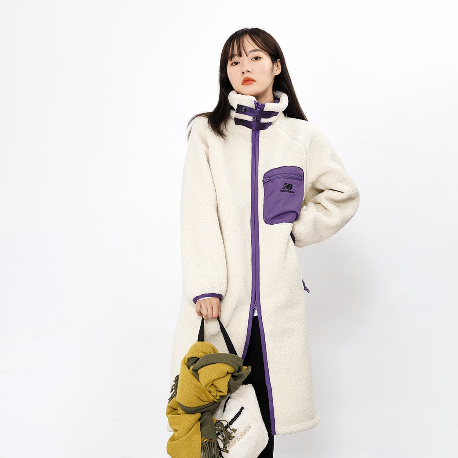 Женские бархатные куртки New Balance цвета экрю