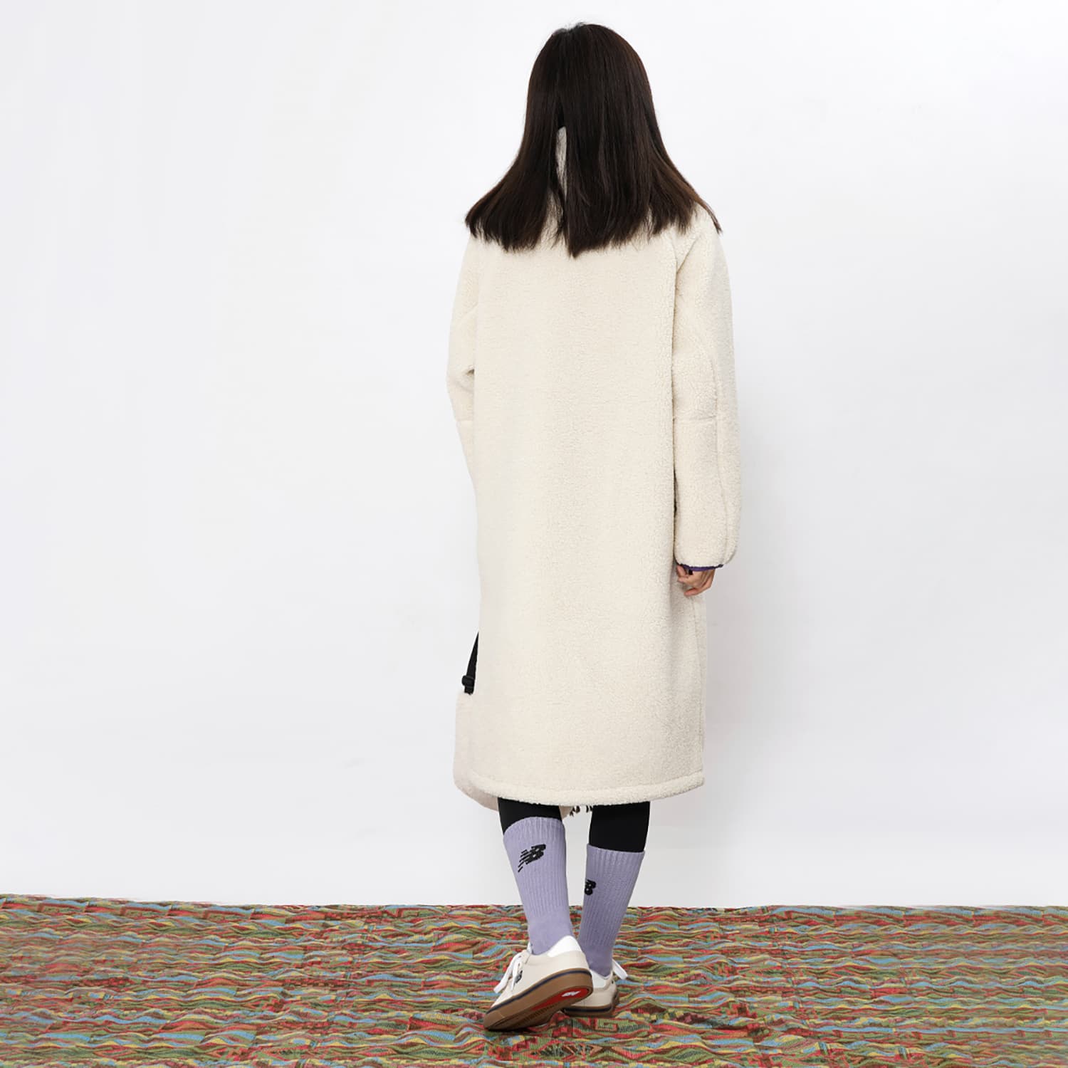 Женские бархатные куртки New Balance цвета экрю