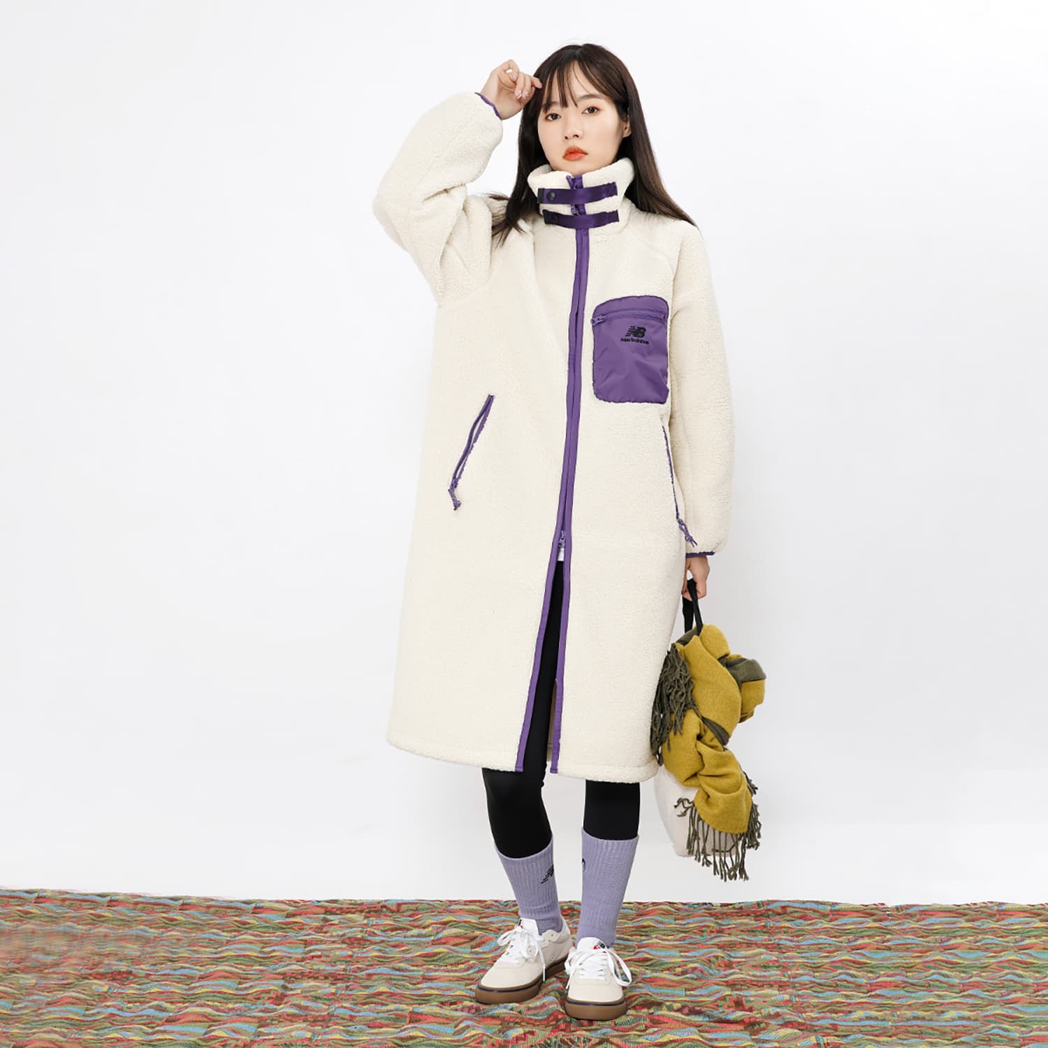 Женские бархатные куртки New Balance цвета экрю