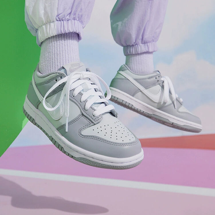 Двухцветные кроссовки Nike Dunk Low серого цвета GS