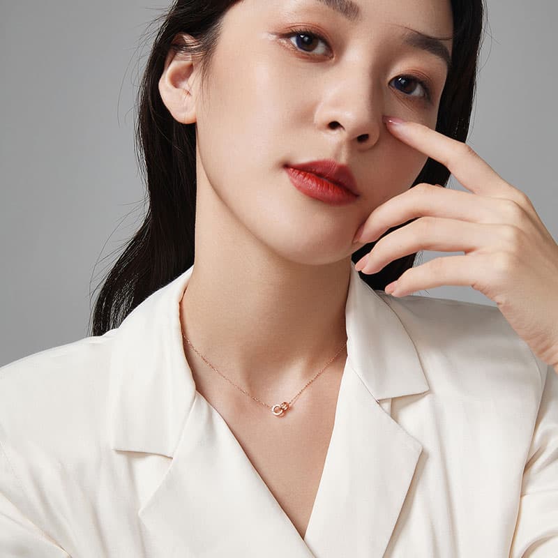 Женские ожерелья из золота 18 карат ZHOU LIU FU