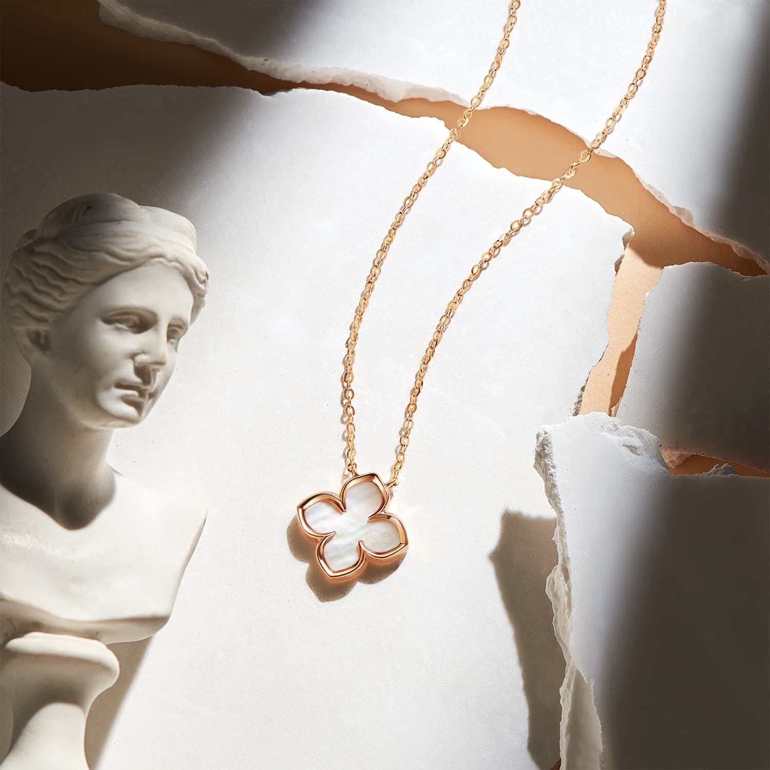 Женские ожерелья из золота 18 карат TSING