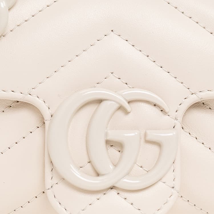 GUCCI GG Marmont V-образная стеганая кожаная сумка с клапаном Сумка на плечо, поясная сумка Extra Mini Женская белая
