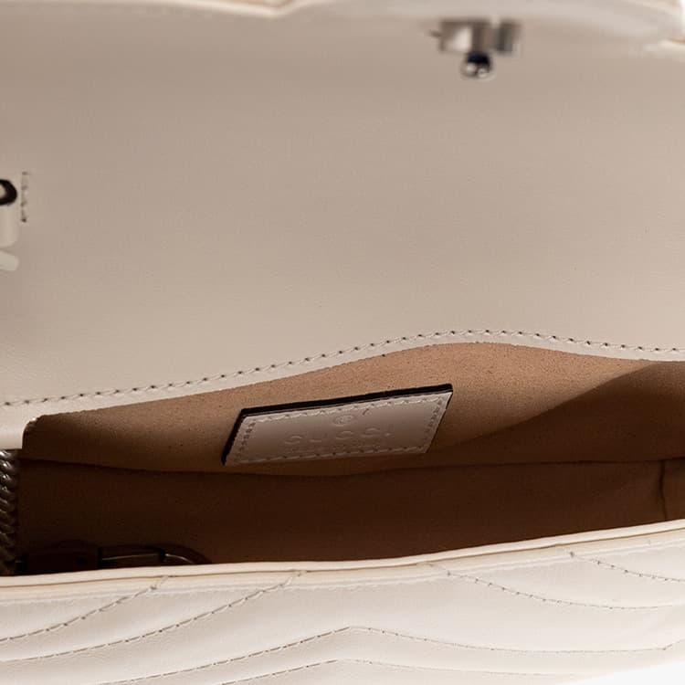 GUCCI GG Marmont V-образная стеганая кожаная сумка с клапаном Сумка на плечо, поясная сумка Extra Mini Женская белая