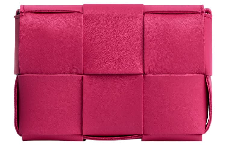 Сумка-кассета Bottega Veneta Candy Cranberry