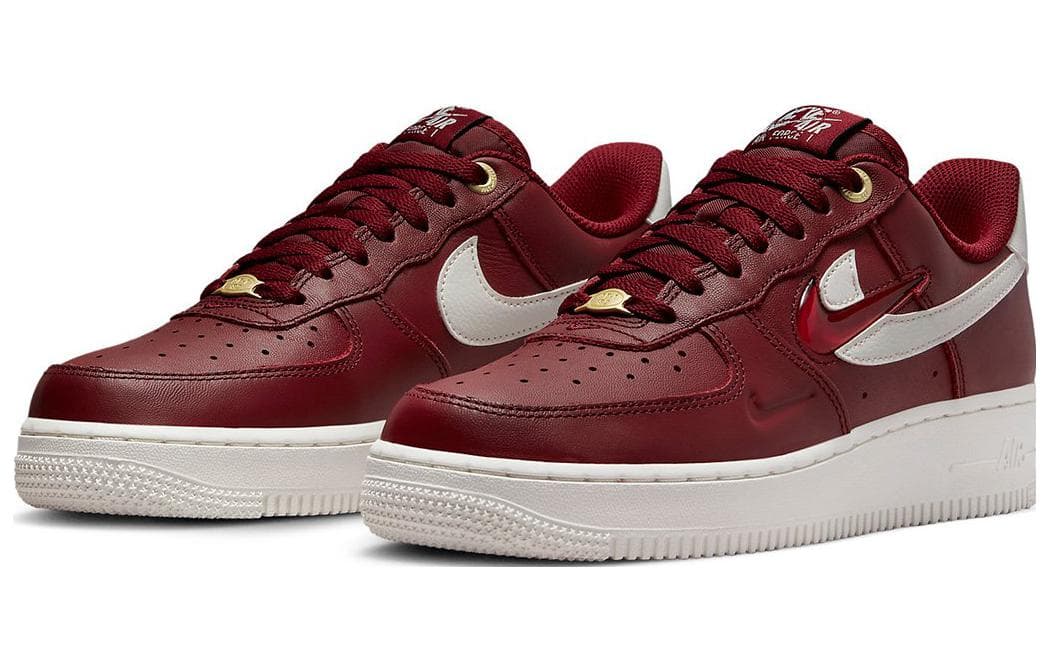 Женские кроссовки Nike Air Force 1 Low '07 Premium History of Logos Team Red
