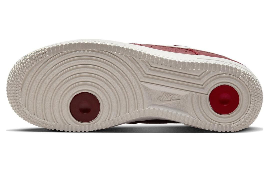 Женские кроссовки Nike Air Force 1 Low '07 Premium History of Logos Team Red
