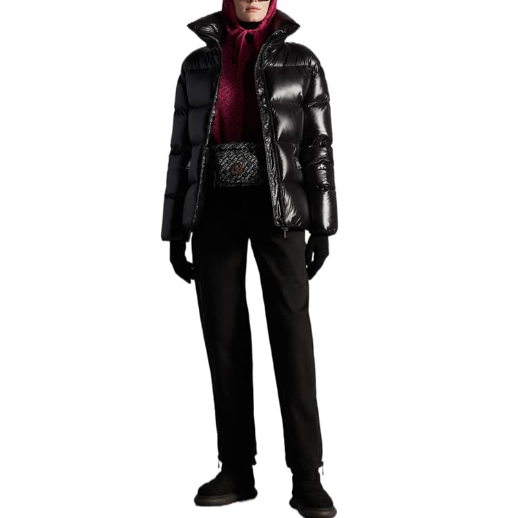 Moncler Пуховик Зимний женский черный