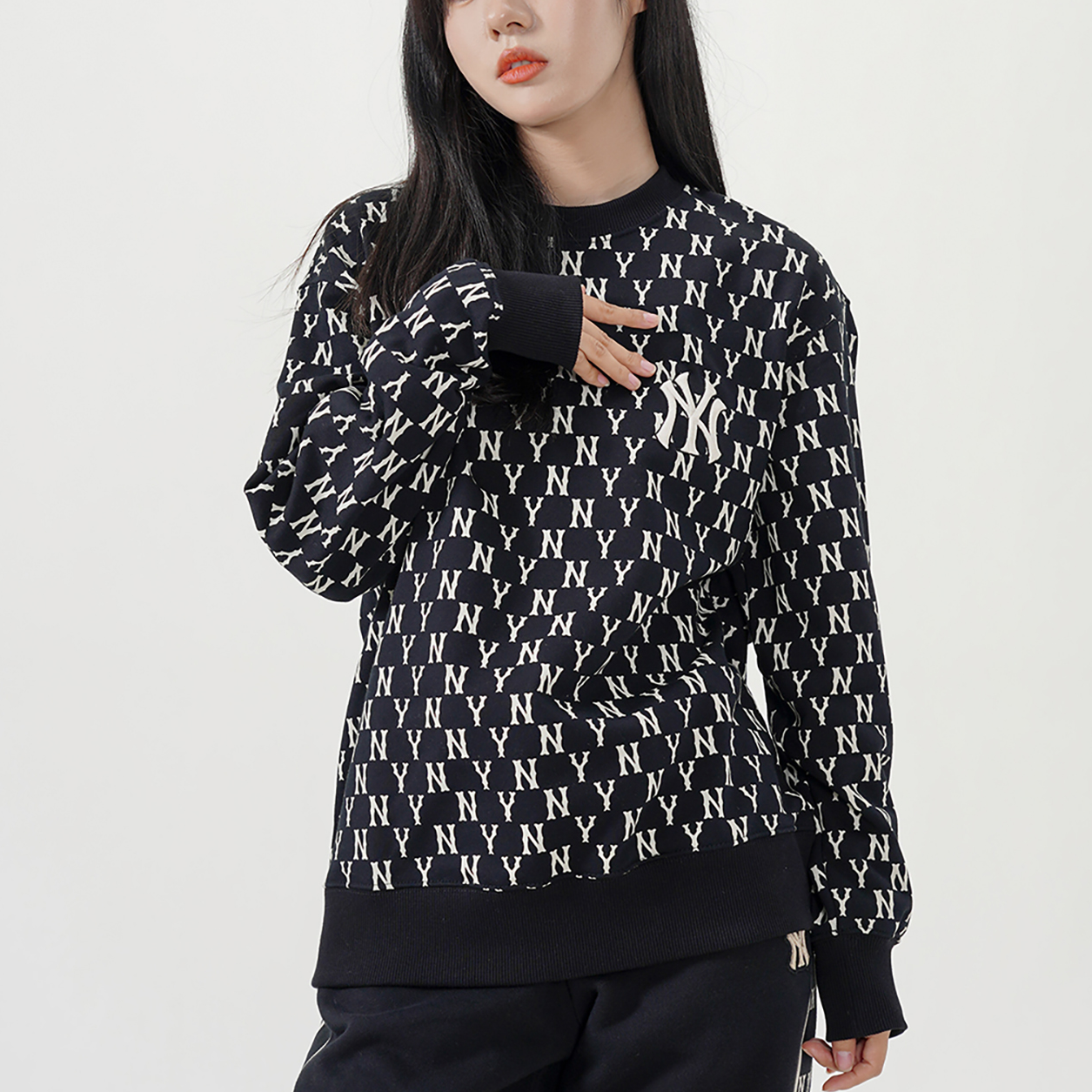 Толстовка унисекс MLB New York Yankees PLAY PIXEL OVERFIT, черная