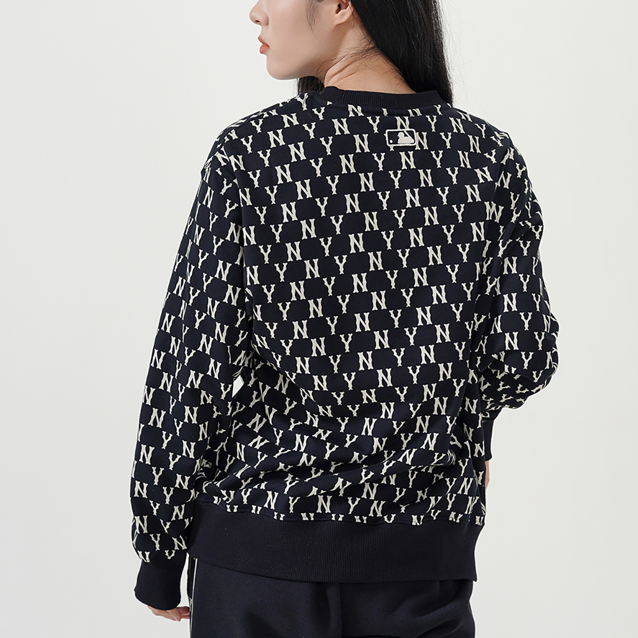 Толстовка унисекс MLB New York Yankees PLAY PIXEL OVERFIT, черная