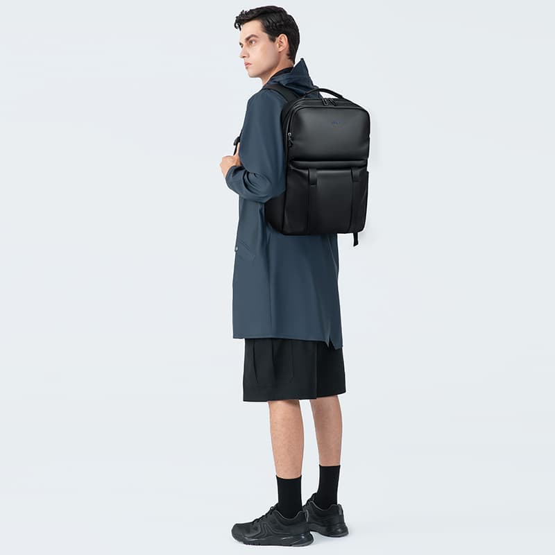 Рюкзак кожаный мужской большой черный GOLF