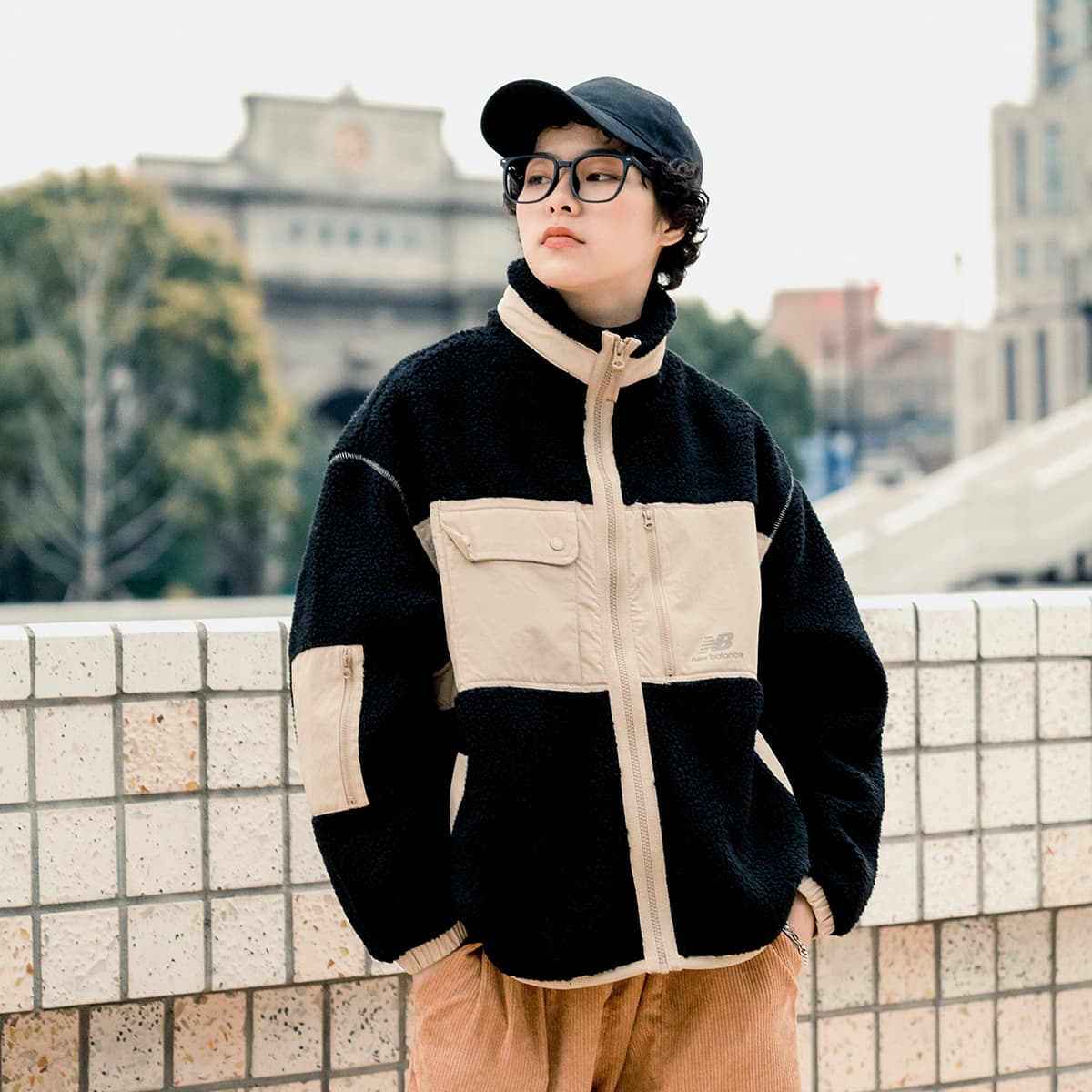 Женское бархатное пальто New Balance, черное