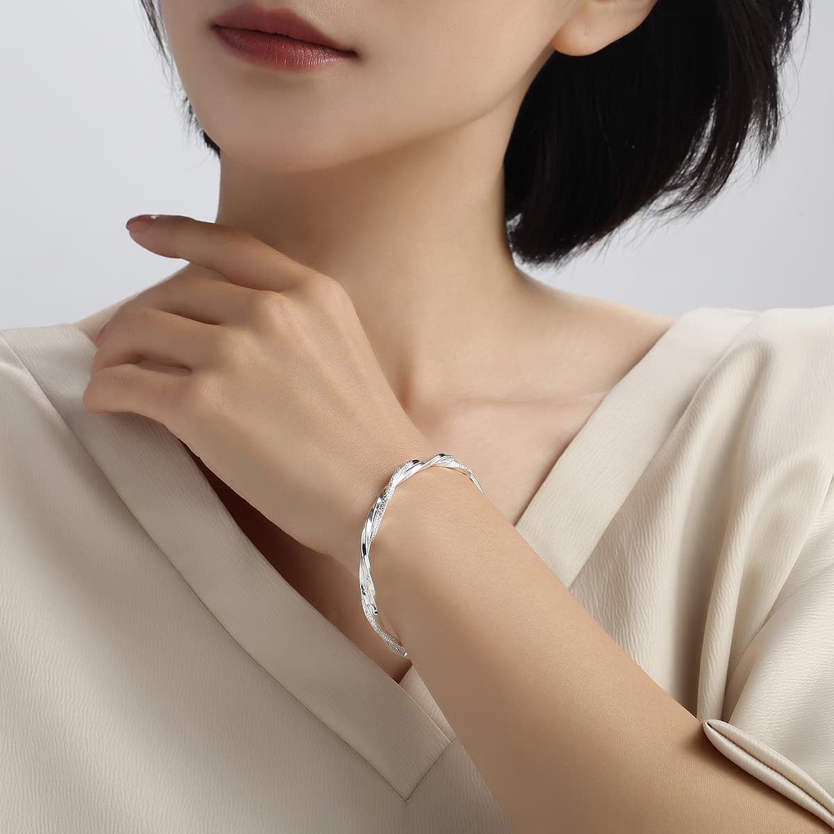 WEST ISLAND Медные браслеты женские серебристо-белые