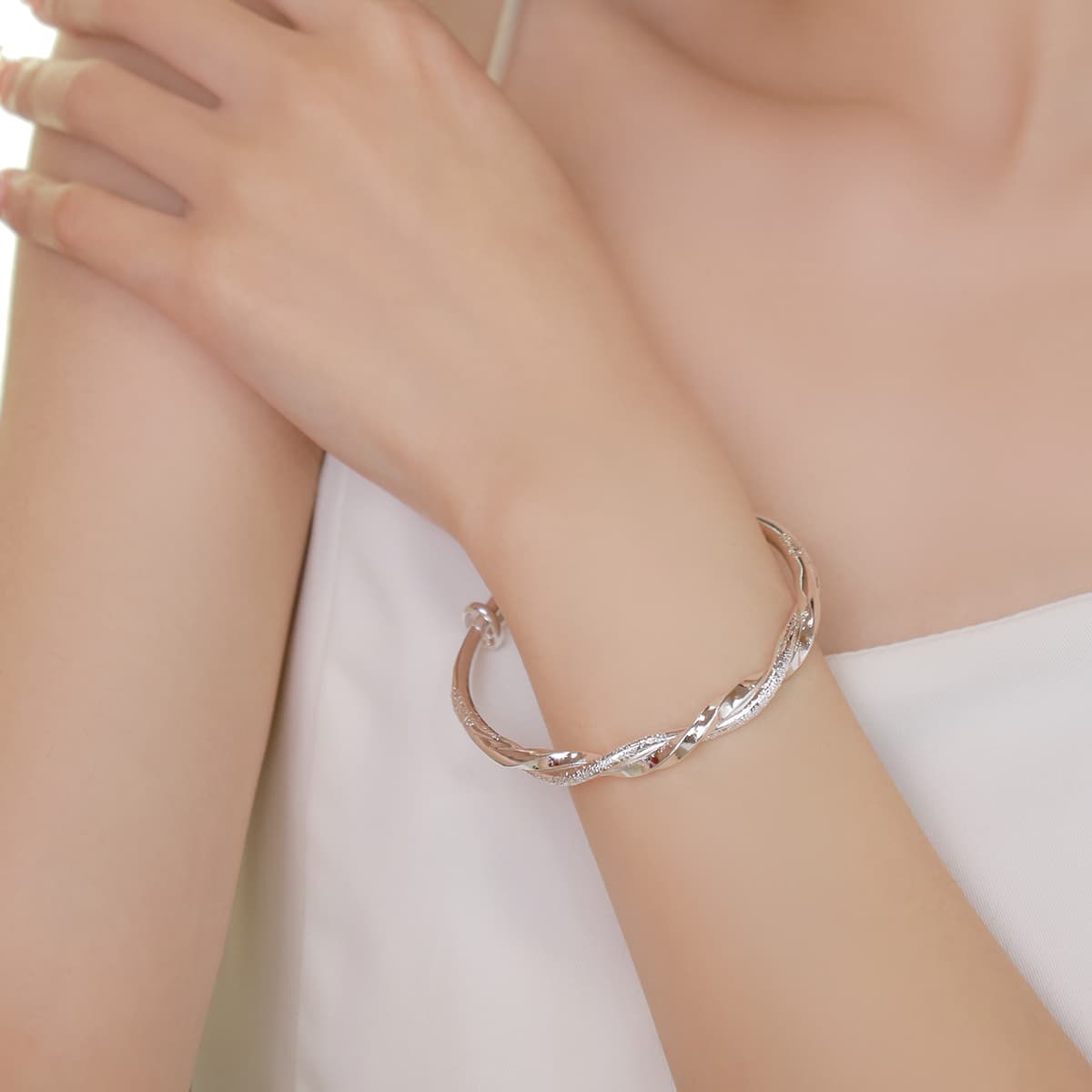 WEST ISLAND Медные браслеты женские серебристо-белые