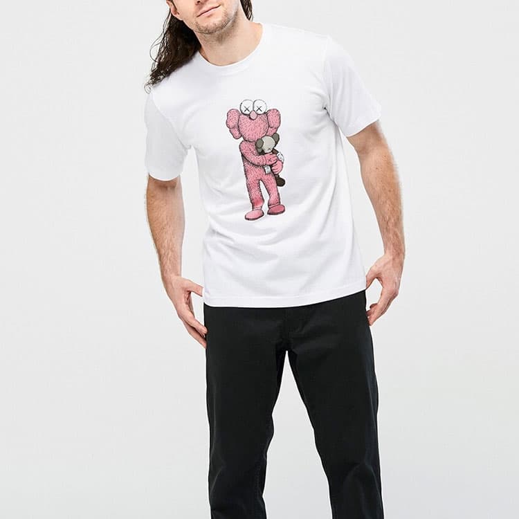 Розовая футболка KAWS X UNIQLO BFF Размеры Азии