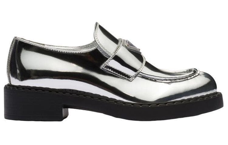 Женские кожаные лоферы цвета металлик PRADA 50 мм серебристого цвета