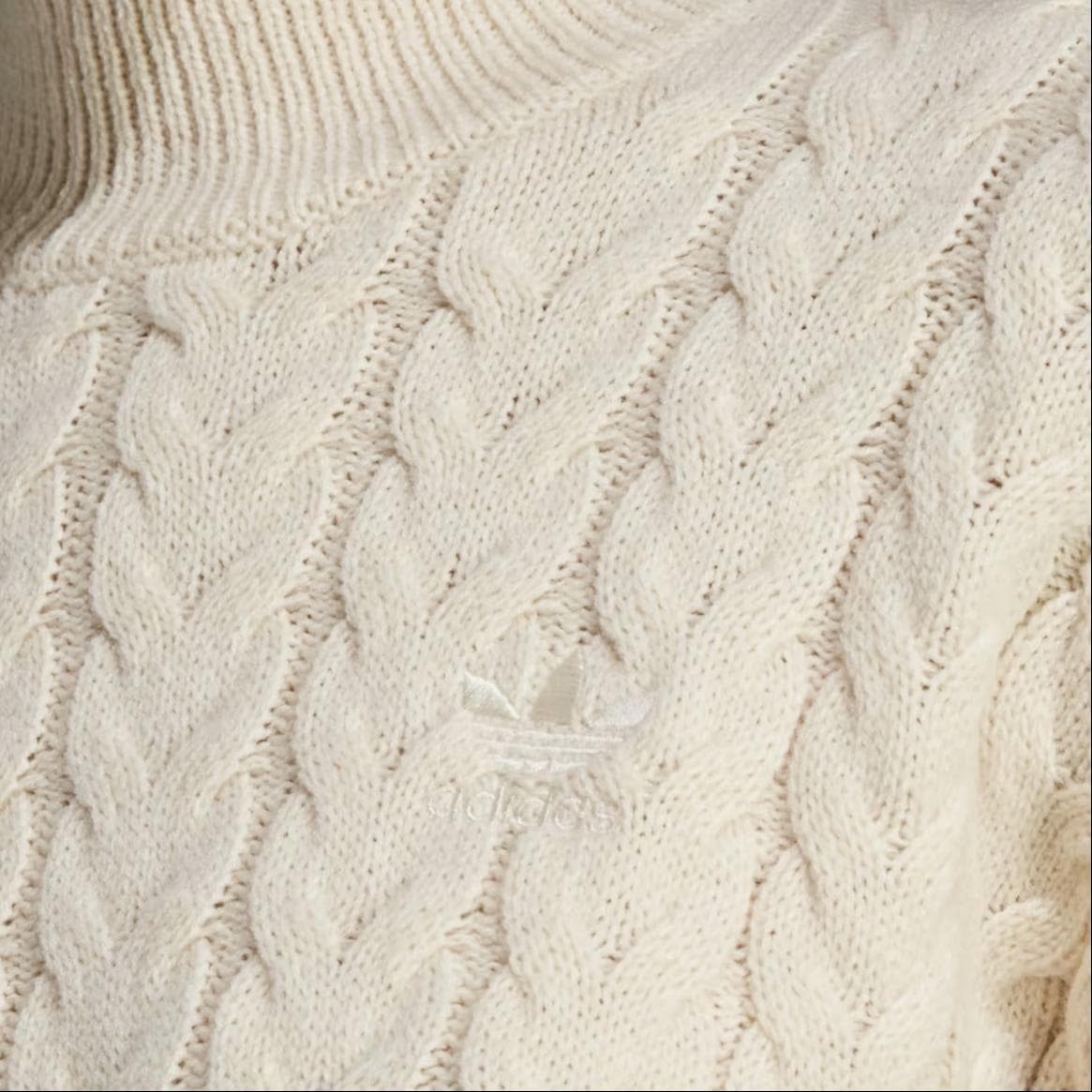 Женский свитер Adidas Originals цвета экрю