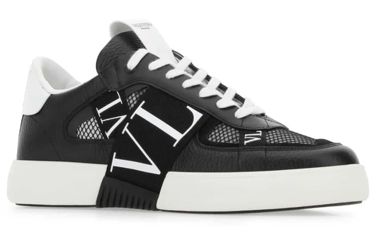 Кроссовки на шнуровке с круглым носком Valentino VL7N