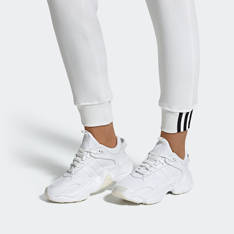Женские кроссовки Adidas Magmur Runner 'Footwear White'