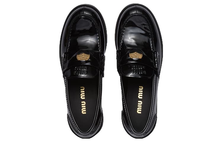 MIU Лакированные лоферы MIU с логотипом