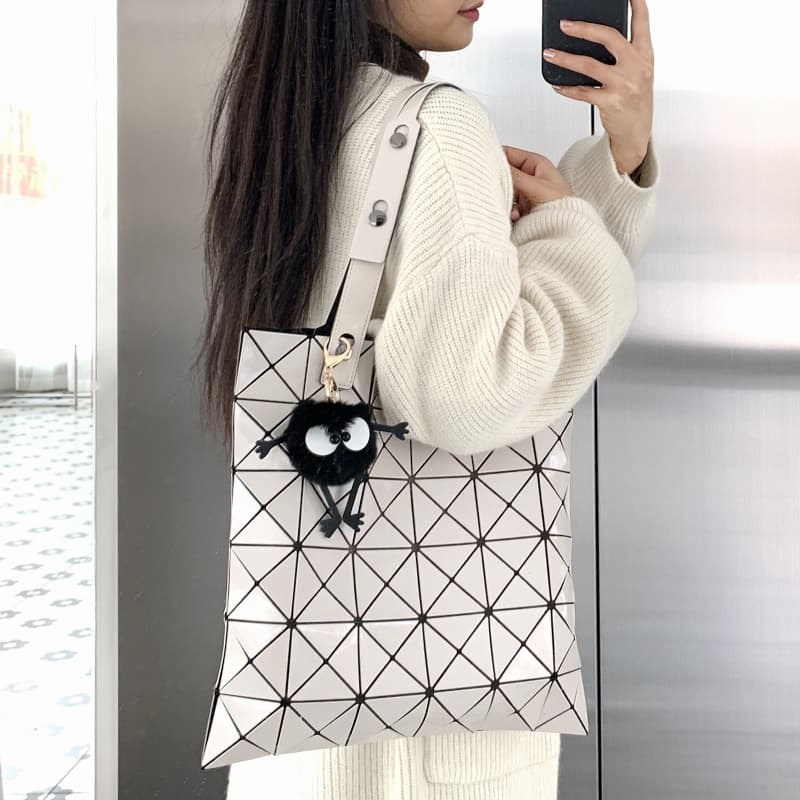 Веер Lan Bao из ПВХ мгновенно трансформируется в стиль на одно плечо. Унисекс, несколько цветов