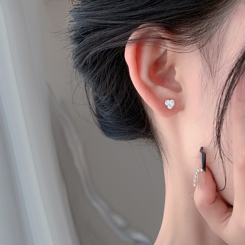 NAME.S Женские серьги-гвоздики из тонкого серебра 999 пробы