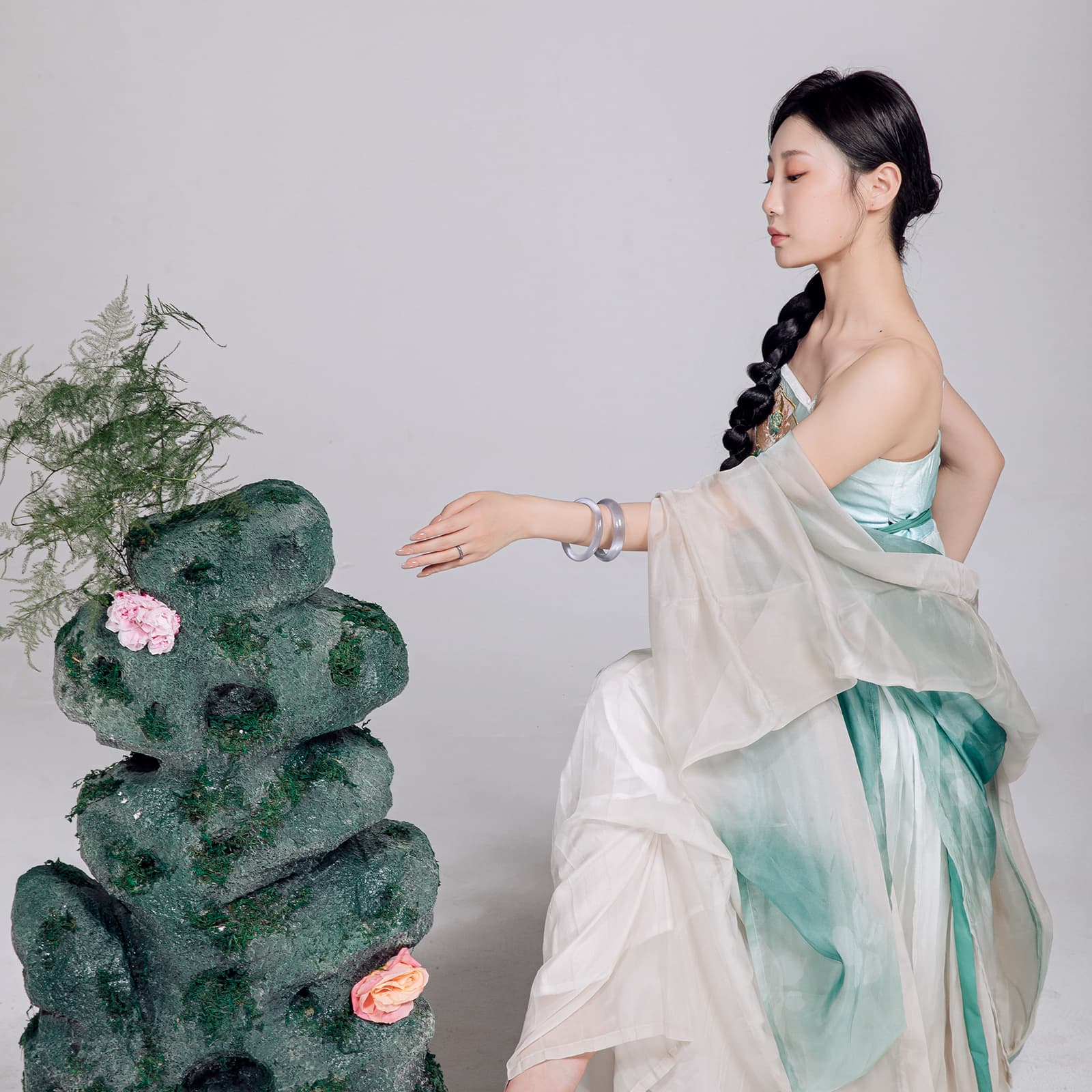 Женские браслеты Jodie&Kevin с цветной глазурью