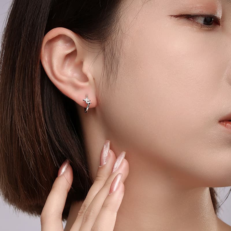 Женские изящные серебряные серьги TRUE ME 999 пробы