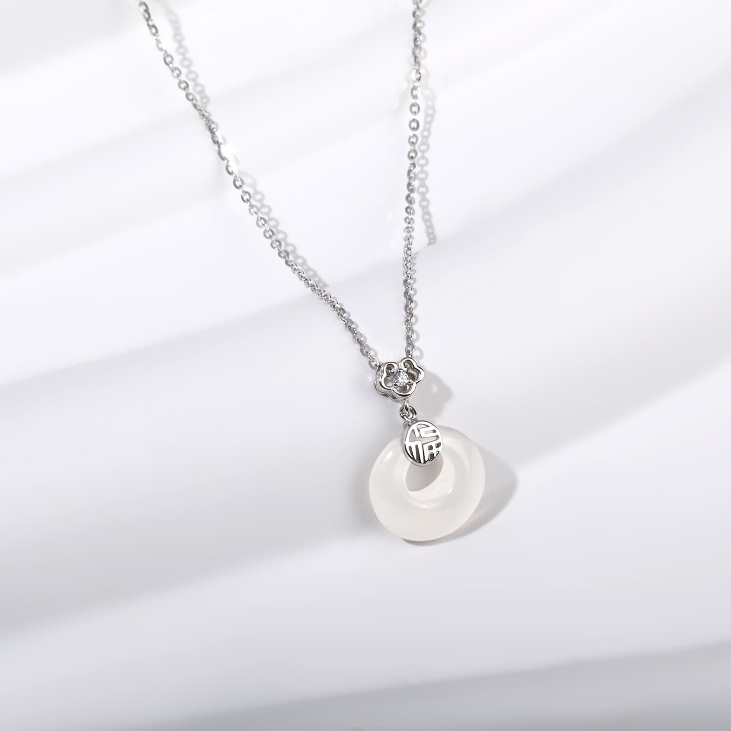 Женские ожерелья из халцедона AWD