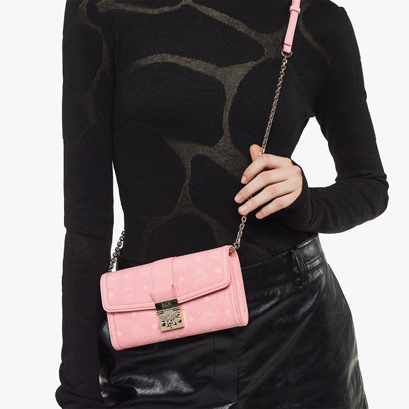 MCM Tracy Visetos Большая женская сумка на плечо из холщовой ткани с покрытием Cherry Blossom Pink