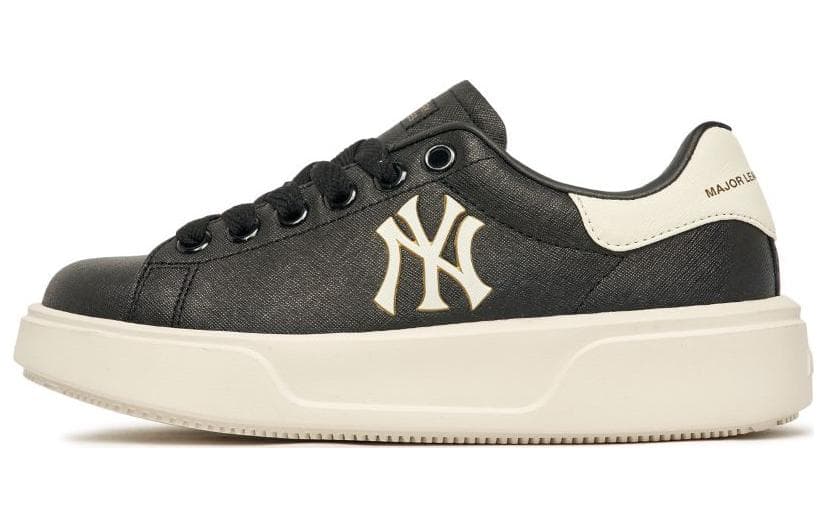 MLB Chunky Classic Yankees Slip Resistant Abrasion Resistant Low top Skateboard Shoes Unisex Black White