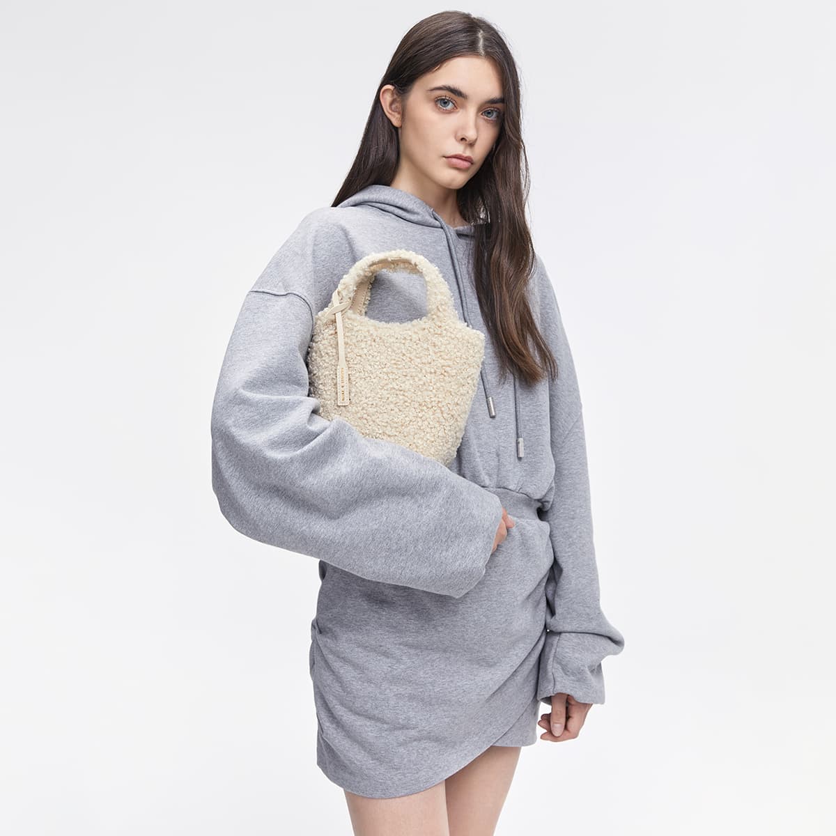 CHARLES&KEITH Шерпа-большая сумка, сумка для покупок, сумка через плечо, маленькая женская сумка бежевого/нуар-черного цвета