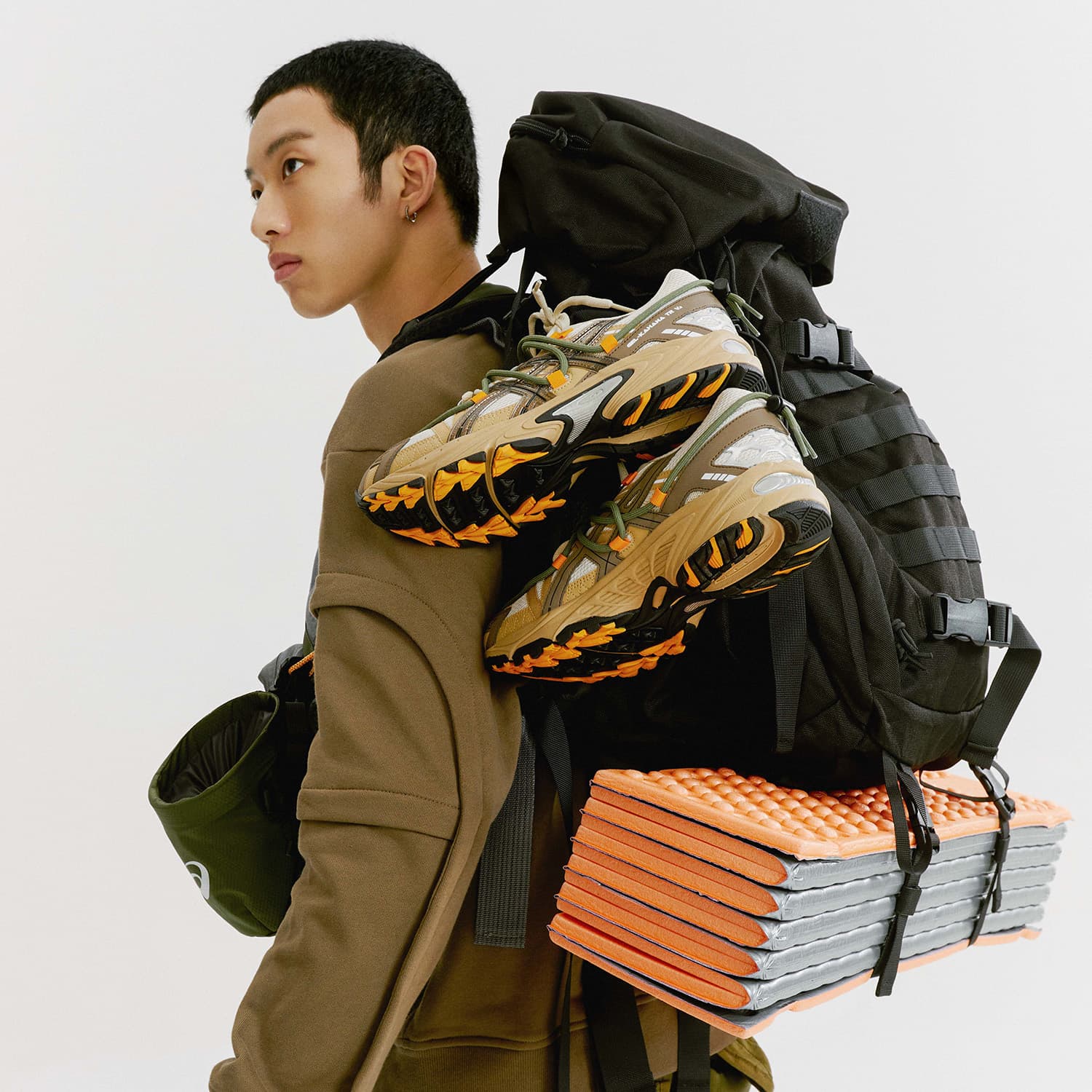 Кроссовки Asics Gel Kahana TR V2 низкие для походов унисекс цвета хаки