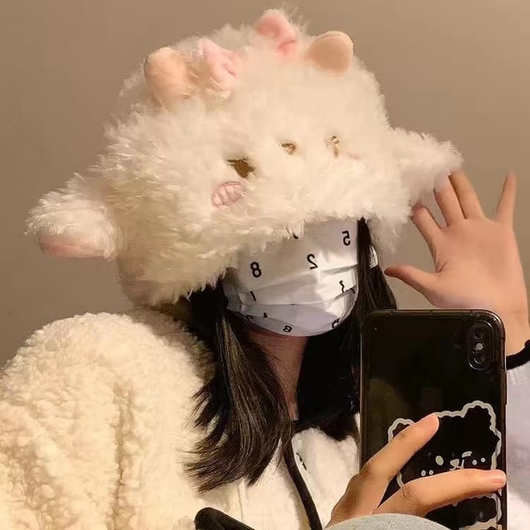 IOTS Шапки женские