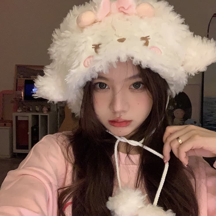 IOTS Шапки женские