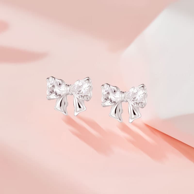 Женские серьги-гвоздики TRUE ME с цирконом