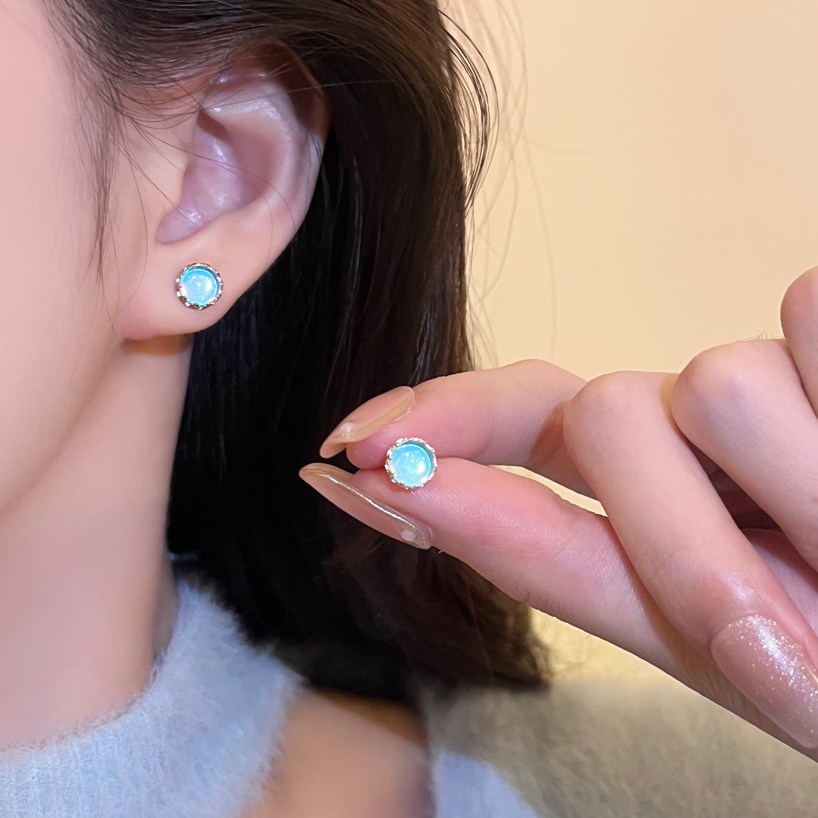 Женские серьги-гвоздики со сверкающими стразами TEEX