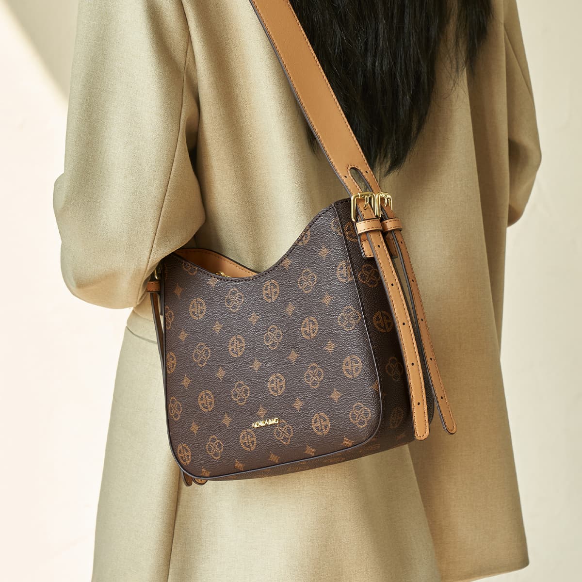 AOKANG Сумка через плечо из поливинилхлорида из ПВХ с синтетической кожей, женская сумка через плечо цвета кофе/бежевого цвета