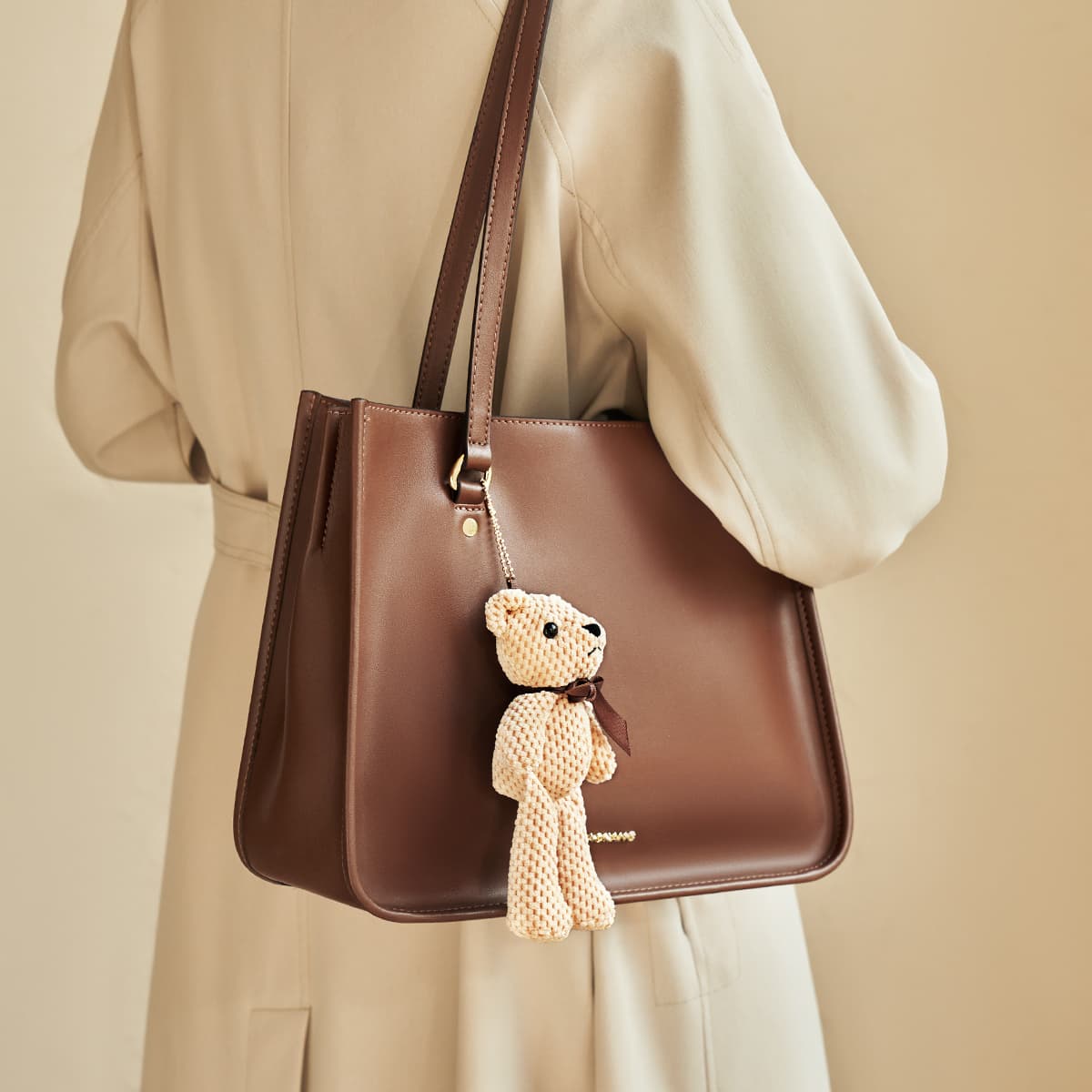 AOKANG Коровья кожа, большая сумка из синтетической кожи, сумка для покупок, сумка на плечо женская, цвет экрю/какао-кофе